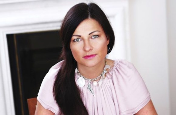 Rožinio kaspino mėnuo