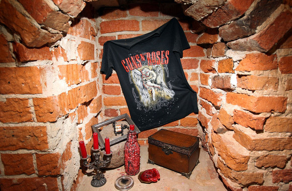 „Guns N'Roses“ atributika studijoje