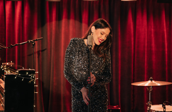 Monique pristato dainą „Ne Kalėdos Be Tavęs“