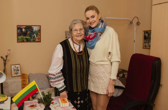Neringa Šiaudikytė apsilankė senelių globos namuose