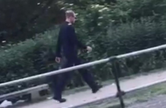 princas-williamas-bande-isgelbeti-skestanti-jaunuoli