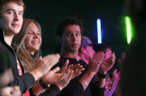 Paskutinįjį lapkričio sekmadienio vakarą vyko trečiasis TV3 projekto „Lietuvos talentai“ pusfinalis. Vilniaus Ūkio banko teatro arenos scenoje pasirodė dar vienas dalyvių dešimtukas. Žiūrovai ir komisija į finalą išsiuntė vadinamuosius trikerius „Kaprex“ ir breikerius „Real time modify“ iš Šiaulių.