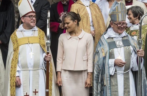 Švedijos princesė Victoria su dvasininkais