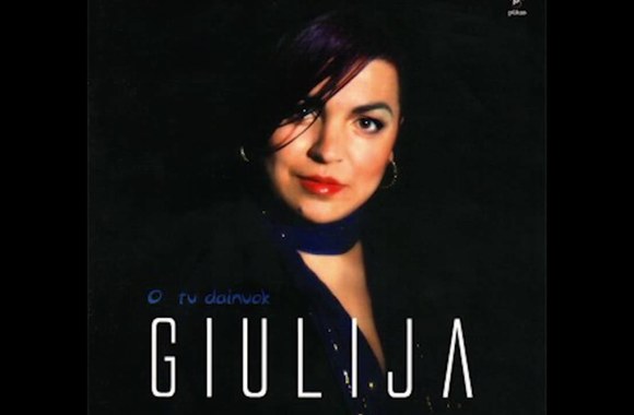 giulija-vejo-glebyje-m-aras-zvirblys-z-nejole-laukaviciene