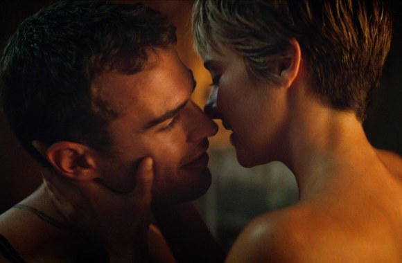 Theo Jamesas ir Shailene Woodley filme „Insurgentė“ 