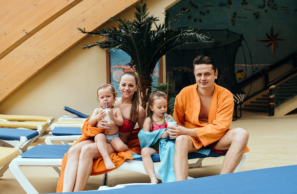 Ineta ir Ąžuolas Žvaguliai su vaikais / L. Kondratės nuotr.