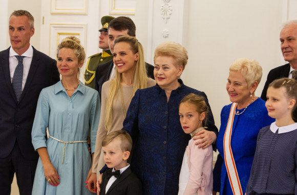 Prezidentė Dalia Grybauskaitė Prezidentūroje Valstybės dienos proga įteikė valstybės apdovanojimus