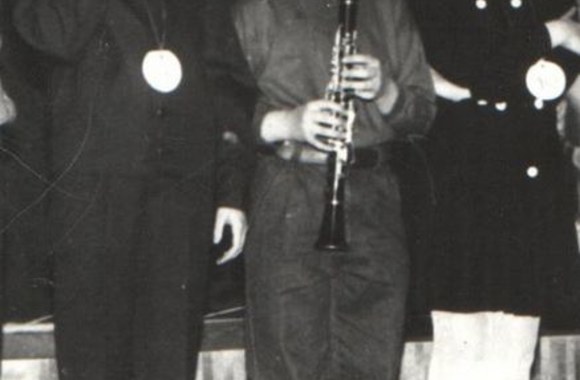 Šarūnas Kirdeikis (centre) mokyklos laikais