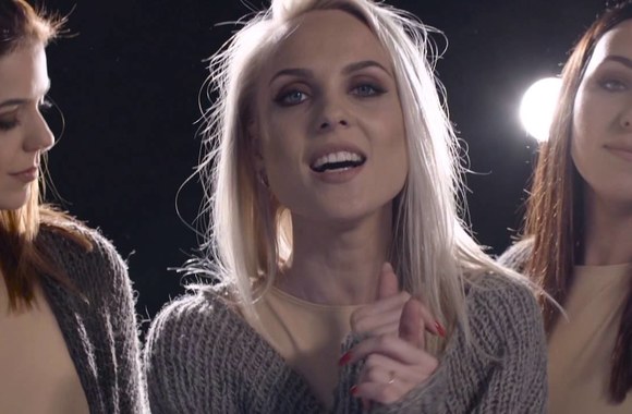 4-roses-spalvos-official-video