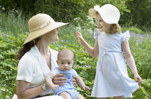 Švedijos princesė Victoria su vaikais Oscaru ir Estelle