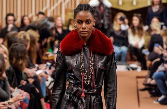 „Tod's“ 2016 m. rudens-žiemos kolekcijos modelis