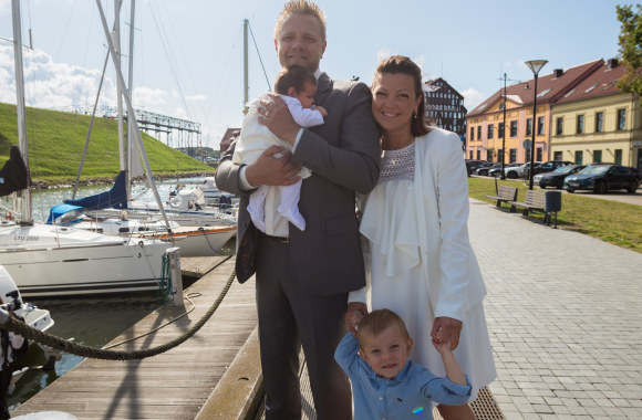 Agnė Kišonaitė su vyru pakrikštijo dukrelę Liliją / J. Butkutės nuotr.