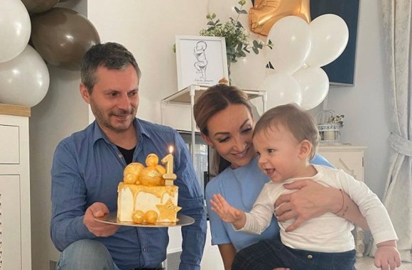 Gerda ir Andrius Žemaičiai su sūnumi/Socialinių tinklų nuotr.