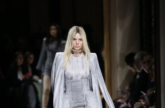 „Balmain“ 2016 m. rudens-žiemos kolekcijos modelis
