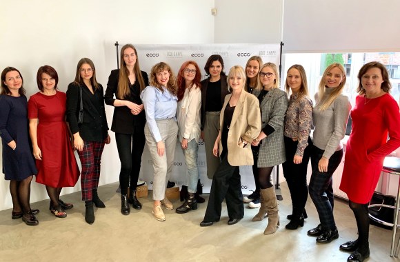 Tinklaraštininkėms pristatytas naujas komforto pojūtis dėvint aukštakulnius/Organizatorių nuotr.