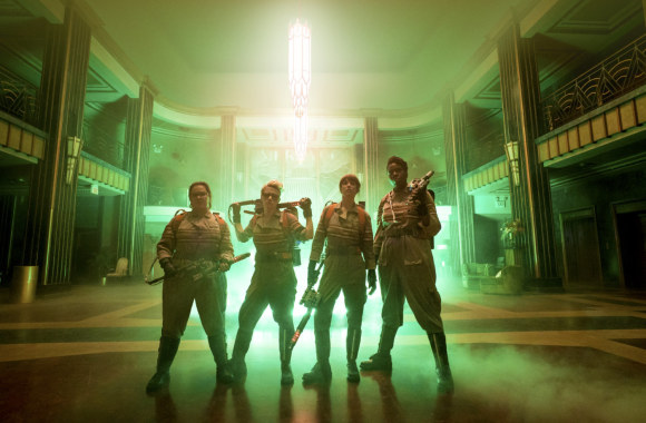 Melissa McCarthy, Kate McKinnon, Kristen Wiig ir Leslie Jones komedijoje „Vaiduoklių medžiotojos“