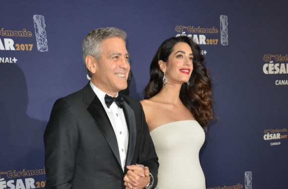 Amal ir George'as Clooney „Cezario“ apdovanojimų ceremonijoje