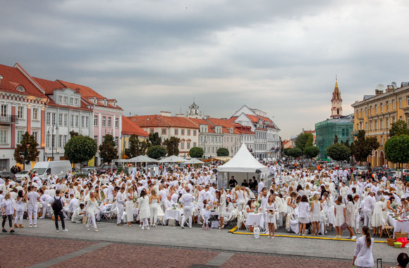 Jubiliejinė „Le Dîner en Blanc“ vakarienė Vilniuje