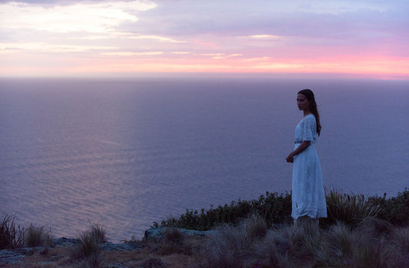 Alicia Vikander filme „Švyturys tarp dviejų vandenynų“