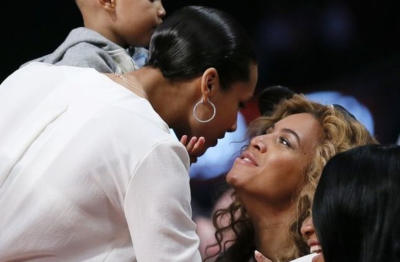 Alicia Keys (kairėje) ir Beyonce