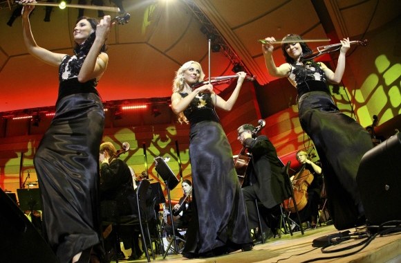 Smuikininkių trio „Electric Ladies“