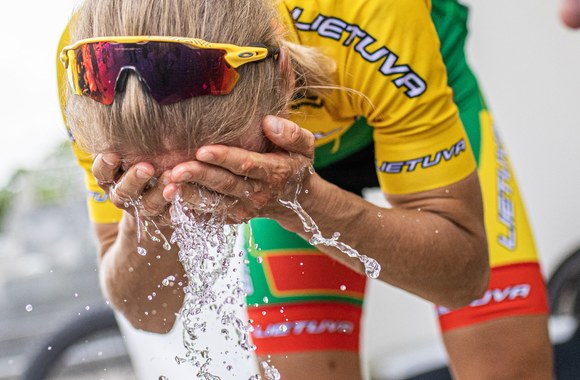 Dviratininkė Rasa Leleivytė – tarp lenktynių lyderių/V. Dranginio nuotr.