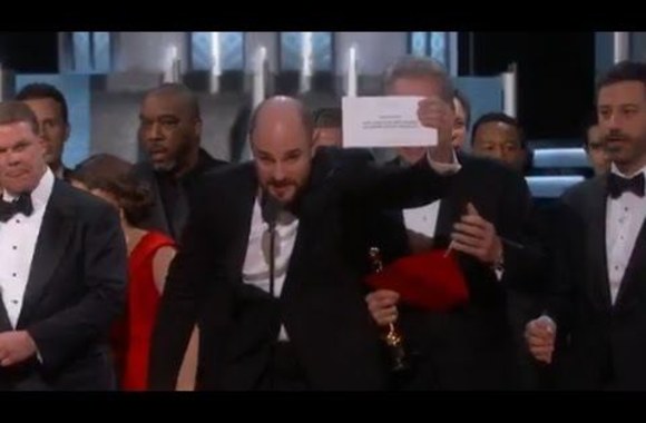 oscars-mistake-moonlight-wins-best-picture-after-la-la-land-mistakenly-announced-abc-news