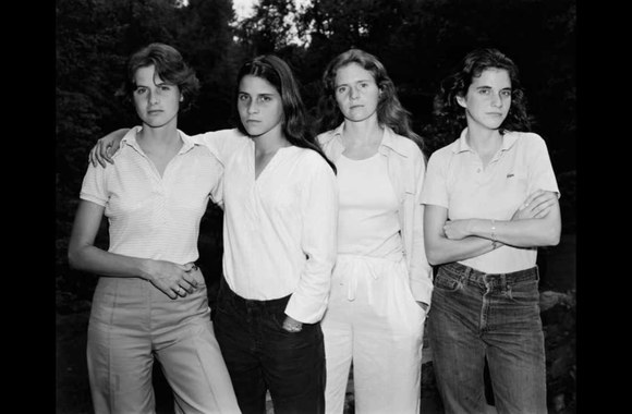 VIDEO kadras: Nicholo Nixono projektas „Brown seserys: 40 metų“