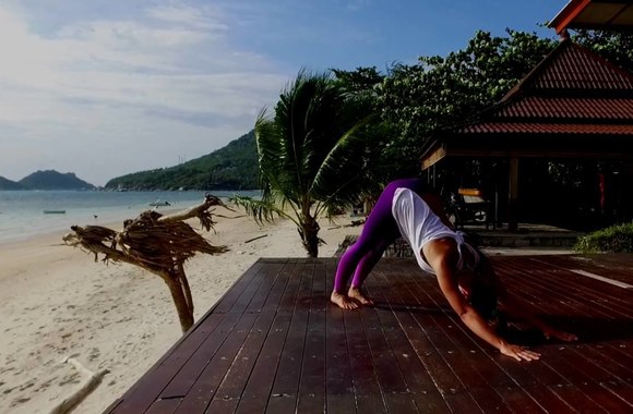 milana-yoga-vakarui-skirta-raminanti-jogos-seka