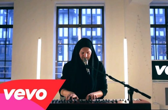 VIDEO kadras: SOHN - Veto (VEVO DSCVR Live)