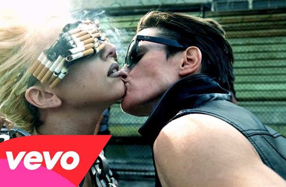 VIDEO kadras: Lady Gaga - Telephone ft. Beyoncé