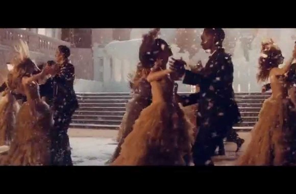 VIDEO kadras: Kalėdinė „Burberry“ reklama „From London with Love“