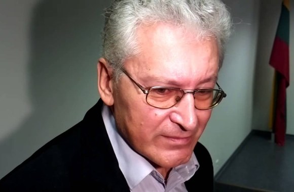 VIDEO kadras: 15min.lt - gydytojo Vladimiro Kačurineco komentaras apie P.Dimšą ir gudobelės tinktūrą