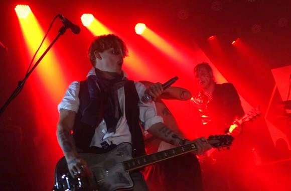 VIDEO kadras: Johnny Depp, Marilyn Manson & Ninja - The Beautiful People LIVE HD (2014) Hollywood The Roxy