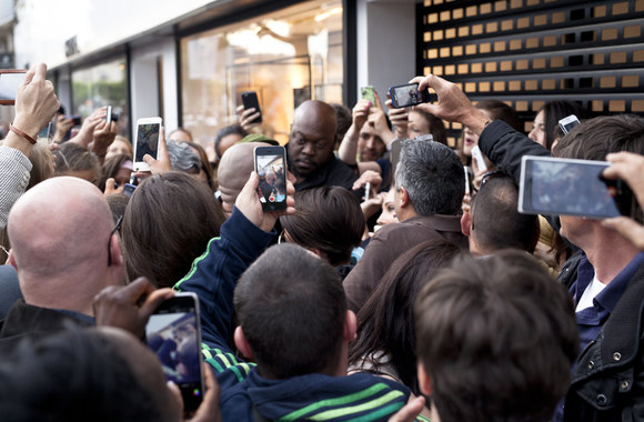 Pharrellas Williamsas Kanuose sukėlė chaosą.