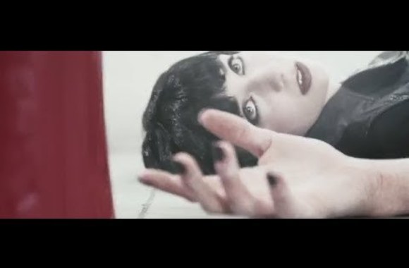 VIDEO kadras: Skillet - \"Not Gonna Die\" [OFFICIAL MUSIC VIDEO]