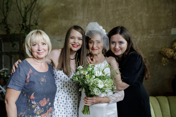 Meilės Zaleckienės (kairėje) mamos Stefanijos Skirmantienės ir Povilo Karitono vestuvės / Liudo Masio („Masys Fotografija“) nuotr.