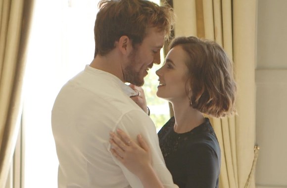 VIDEO kadras: Lily Collins and Sam Claflin talk love and on-screen romance | NET-A-PORTER.COM