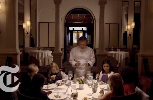 VIDEO kadras: Antrokai prabangiausiame Niujorko restorane