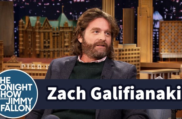 VIDEO kadras: Zach Galifianakis\' Sons\' Testicles Fit in His Belly Button