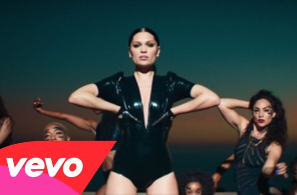 VIDEO kadras: Jessie J - Burnin\' Up ft. 2 Chainz