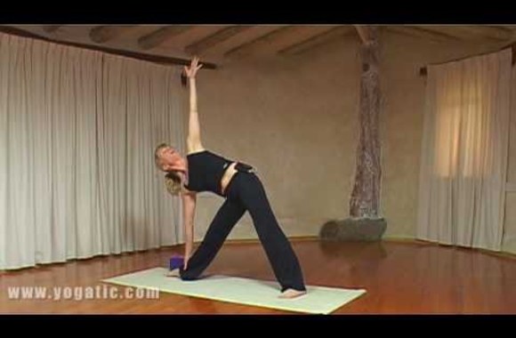 VIDEO kadras: Joga: trikampio poza