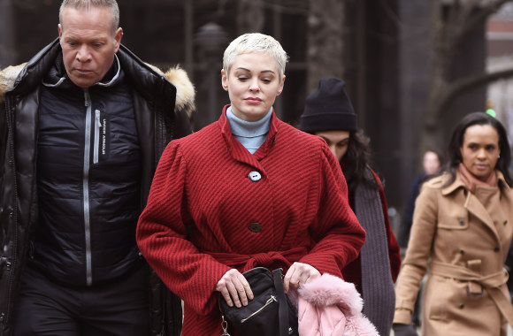 Rose McGowan atvyko prie teismo Niujorke, kur pradėtas baudžiamasis procesas prieš Harvey Weinsteiną/Vida Press nuotr.