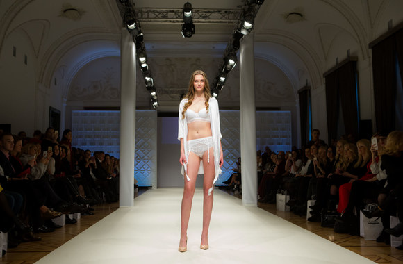 Italų kompanija „Intimissimi“ pristatė apatinių drabužių kolekciją