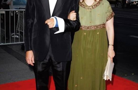 Grafas ir grafienė Schönburg-Glauchau paprastai prisistato tiesiog kaip žurnalistas Alexanderis ir jo žmona Irina