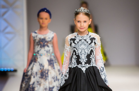 Baltarusijos MUGAKO kūrėjų šventiniai apdarai