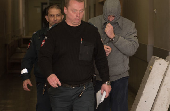 Dainininkę Romą Mačiulytę sumušęs Valerijus Simovičius buvo atvesdintas į teismą