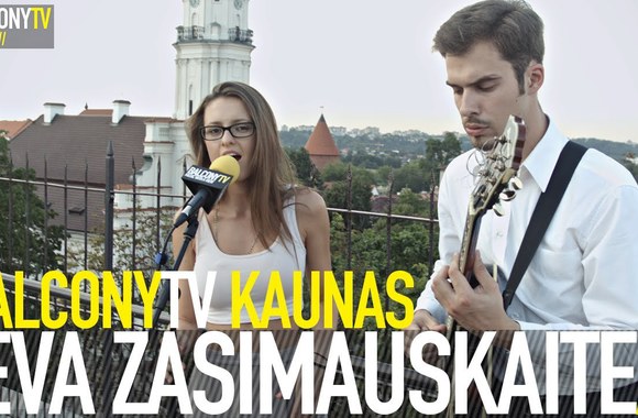 VIDEO kadras: IEVA ZASIMAUSKAITĖ - LITTLE BIT OF LOVE (BalconyTV)