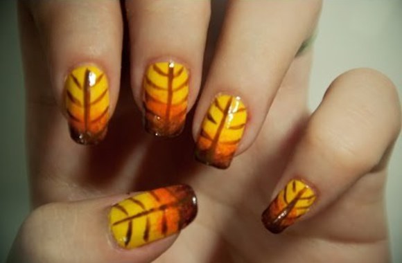 VIDEO kadras: Manikiūras „Rudeniniai lapai“