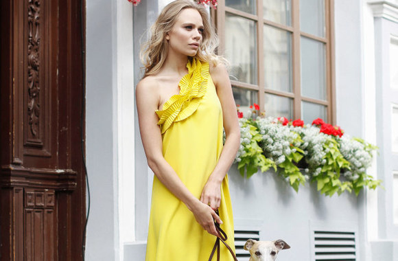 Drabužių kolekcijos „Spalvų infekcija“ modelis